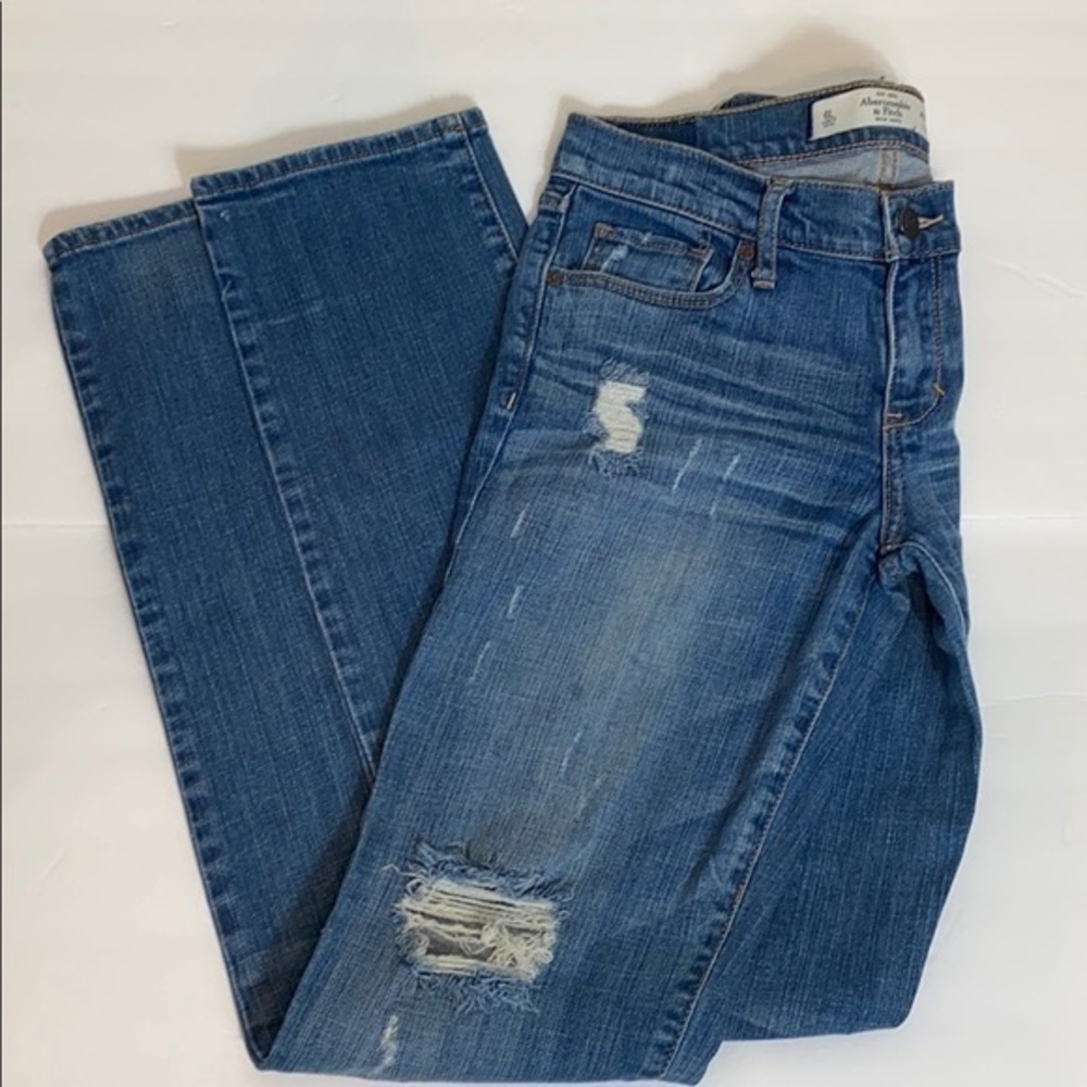 Abercrombie & Fitch Fallon Distressed Jeans - Picture 2 of 8